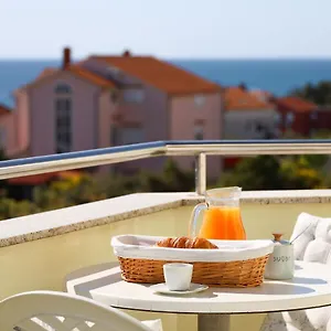  Apartment The Florens Near The With The Pool, Bbq And Kids Playground, Diklo Kroatien